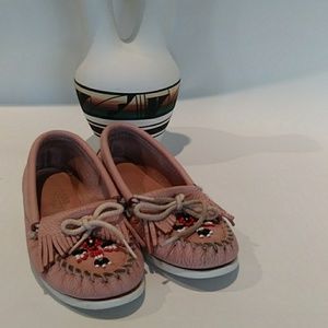 Minnetonka Moccasins size 1 (girls)
